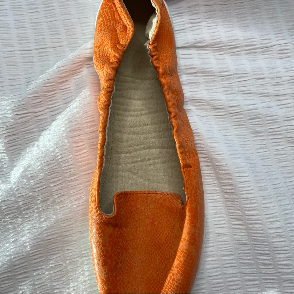 New KRUZERS by Fitkicks NIB foldable portable great for travel slip into flats M